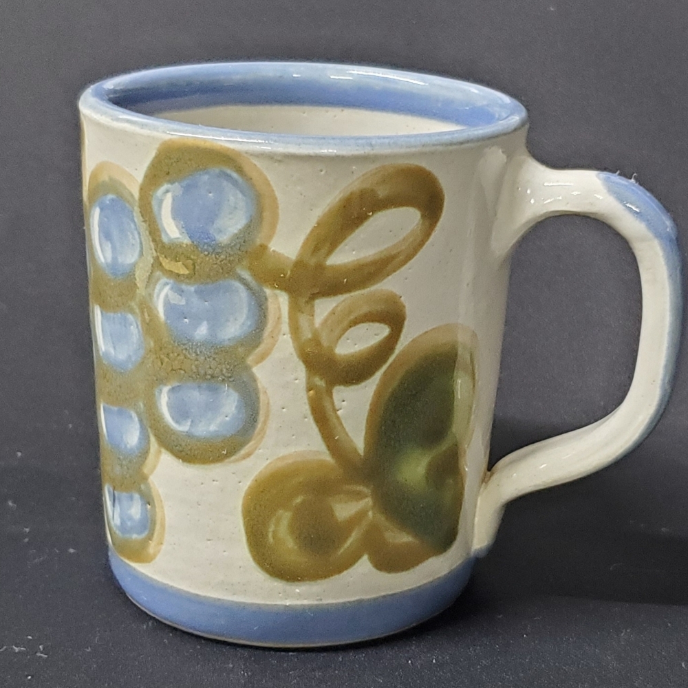 VTG Louisville Stoneware Grapes On Vine Mug Blue Green Kentucky IN Handmade